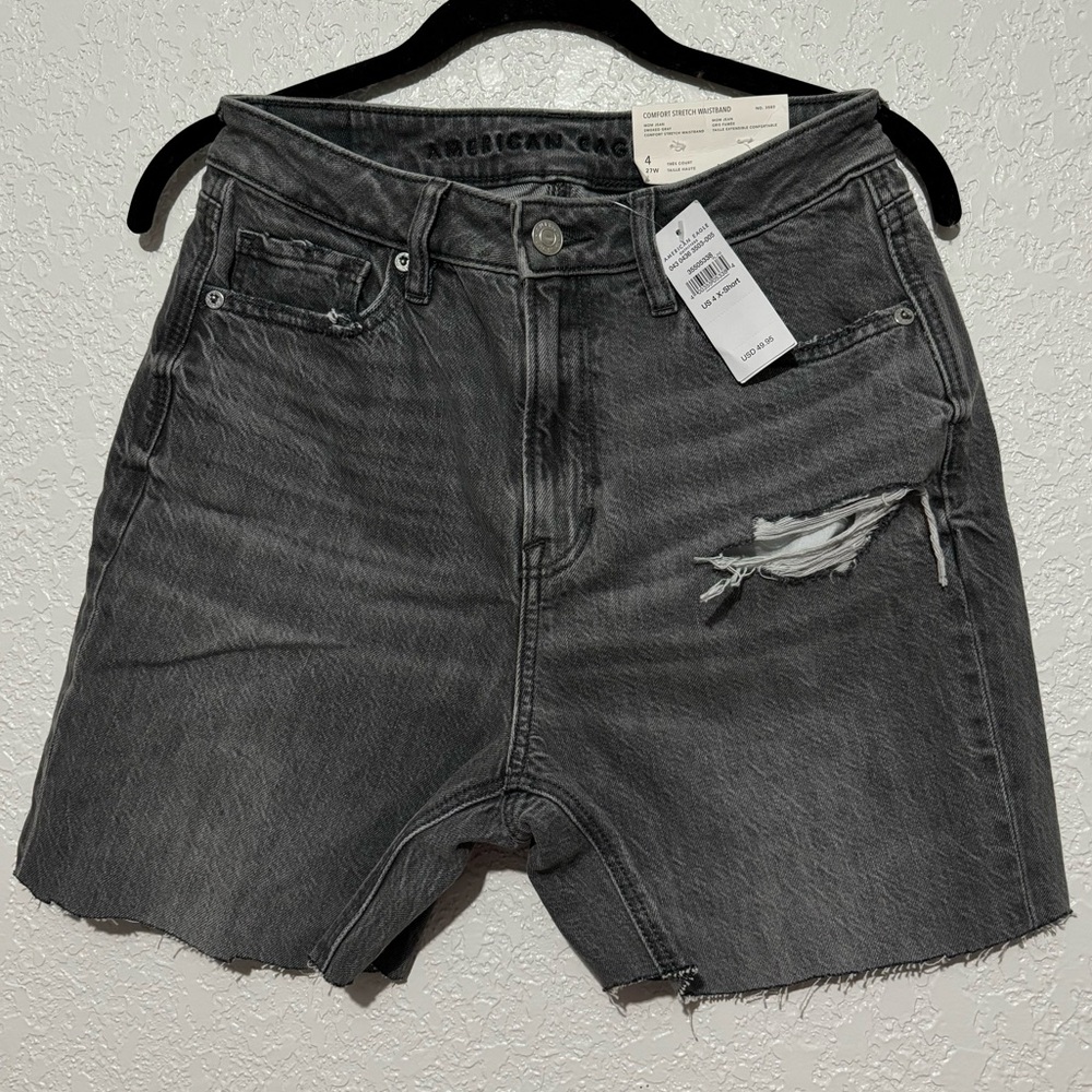 American Eagle- Mom Jean gray washed short- Size 4